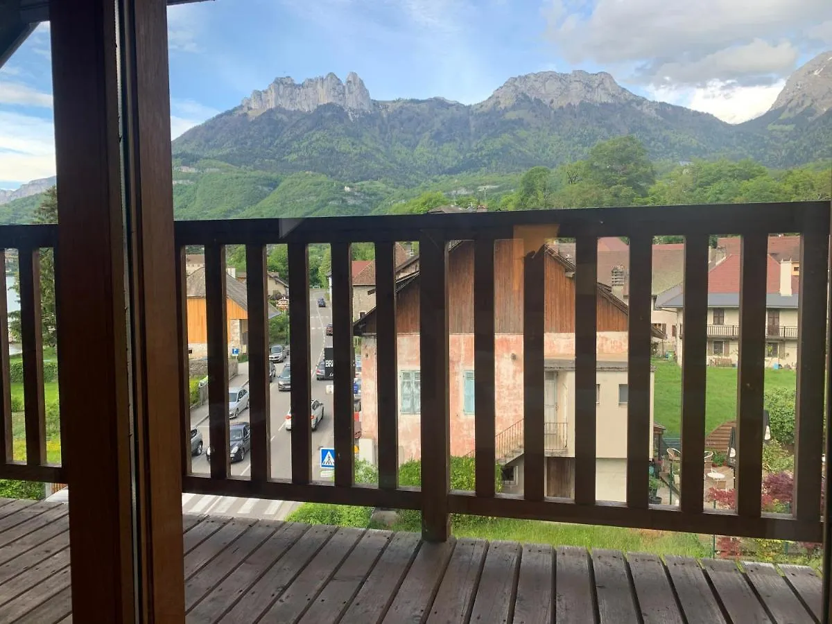 Top Floor Duplex With Private Beach Duingt France