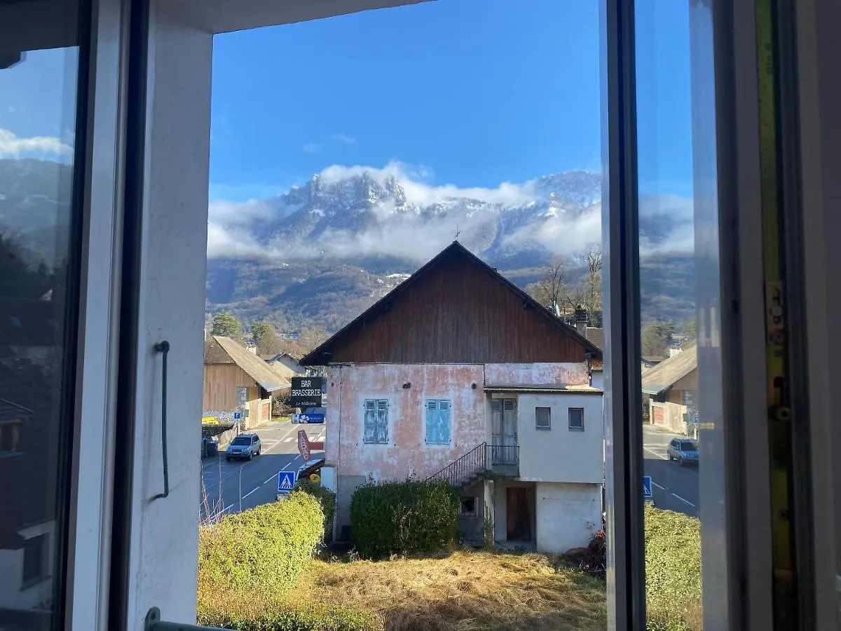 Top Floor Duplex With Private Beach Duingt France
